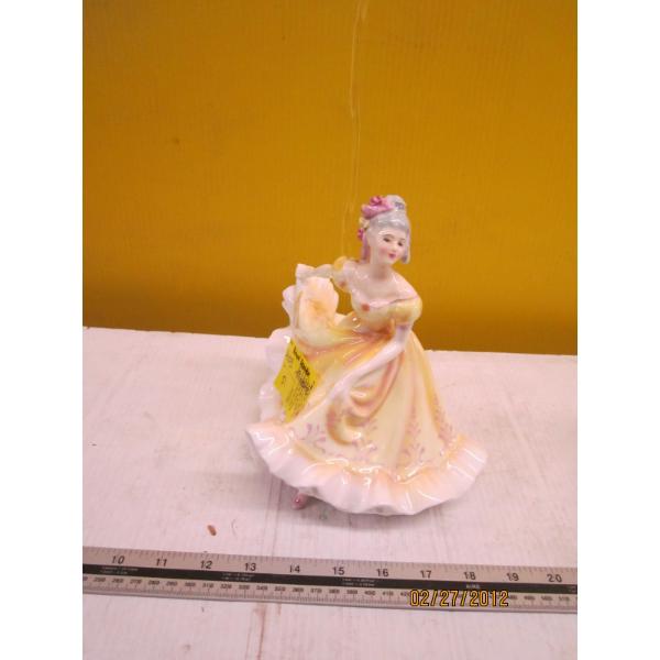 ROYAL DOULTON FIGURINE "NINETTE"