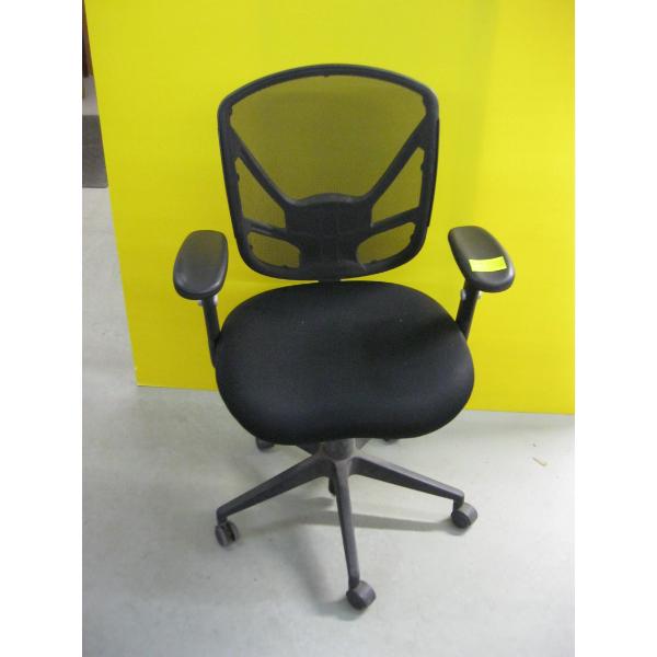 BLACK ROLLING OFFICE CHAIR