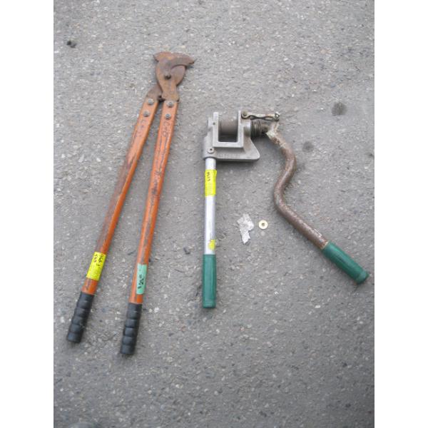 GREENLEE PUNCH & PAIR OF CUTTERS