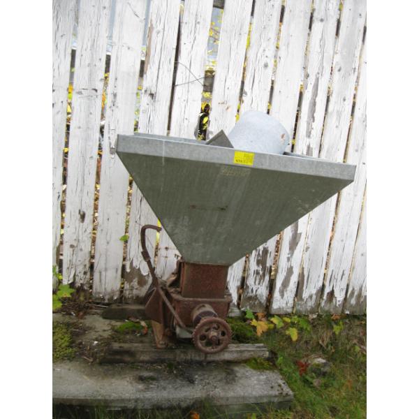 GRAIN GRINDER - BELT DRIVE - W/GALVANIZED TOPPER