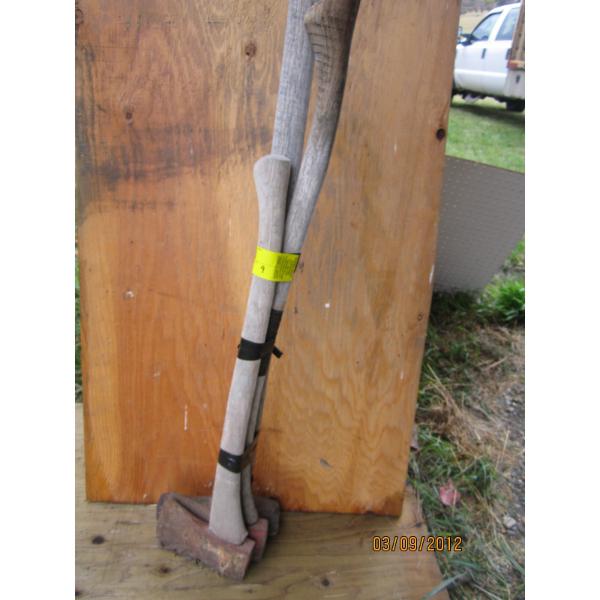 SPLITTING MAUL & 2 AXES