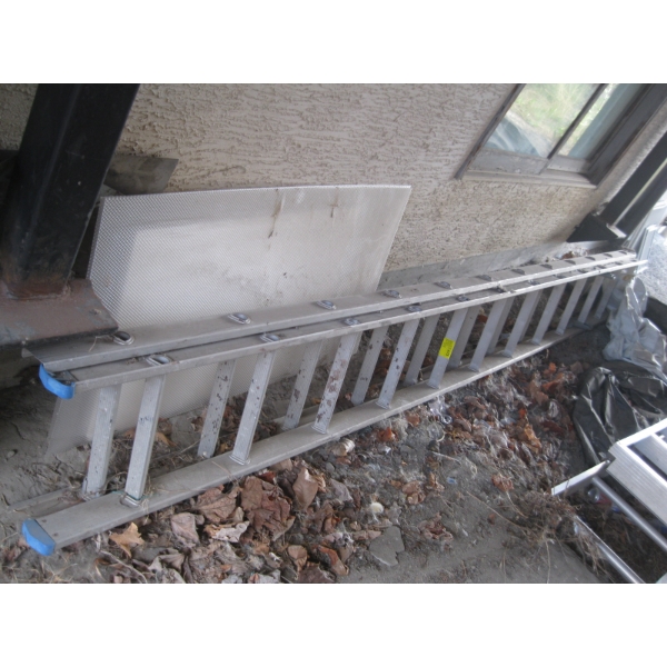 24' ALUMINUM EXTENSION LADDER