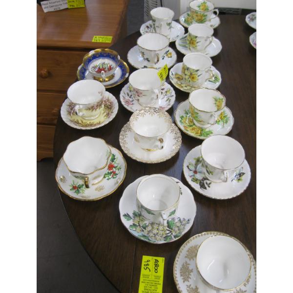 14 TEACUPS/SAUCERS