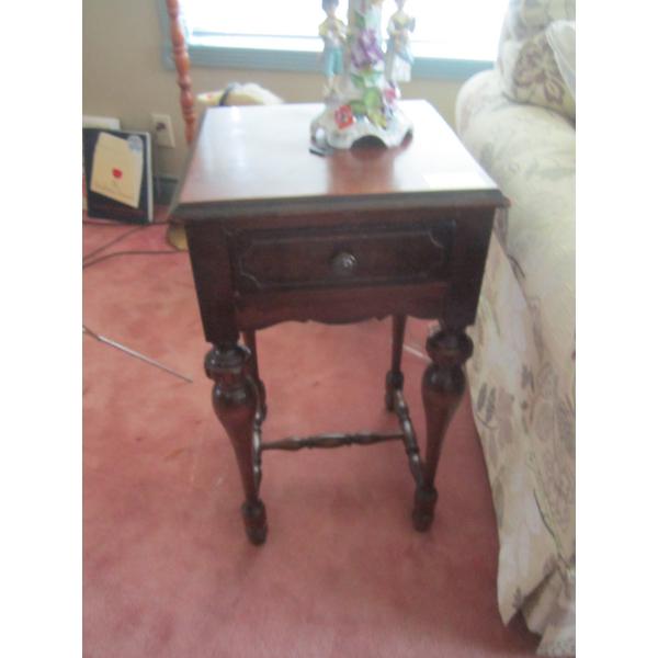SM. SINGLE DRAWER END TABLE