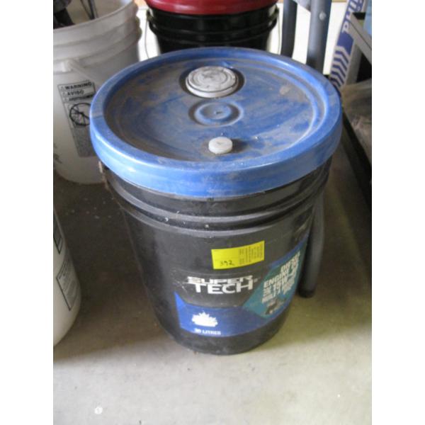 NEW 20L PAIL OF 15W40 DIESEL ENGINE OIL