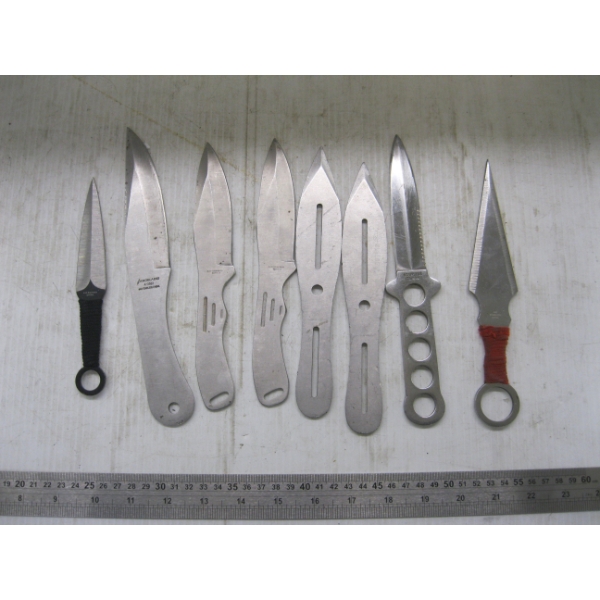 THROWING KNIVES