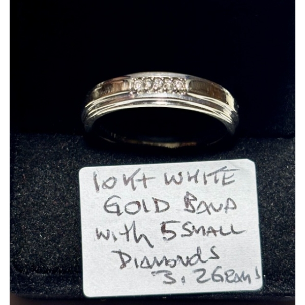 10KT WHITE GOLD BAND W/5 SM. DIAMONDS, 3.2G, SZ 8 1/4