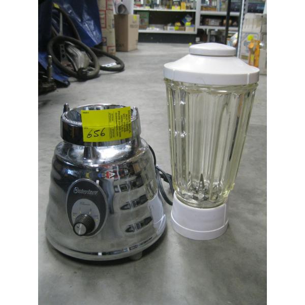  OSTER  BLENDER BASE & A BLENDER TOP THAT DOESN'T FIT THE BASE