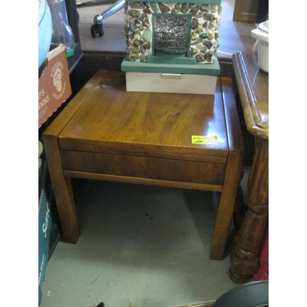 DECORATIVE FOLDING TOP END TABLE/COFFEE TABLE