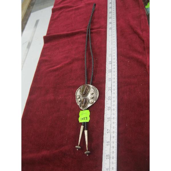 NAVAJO BOLO TIE W/AMBER STONES