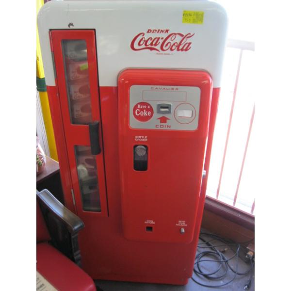 VINTAGE COCA COLA CAVALIER CS-72 VENDING MACHINE - GOOD RUNNING ORDER