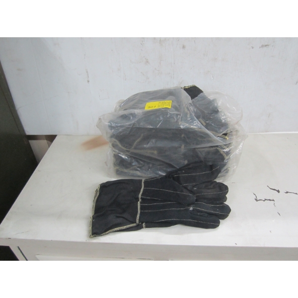 BAG W/12 PAIR OF GLOVES