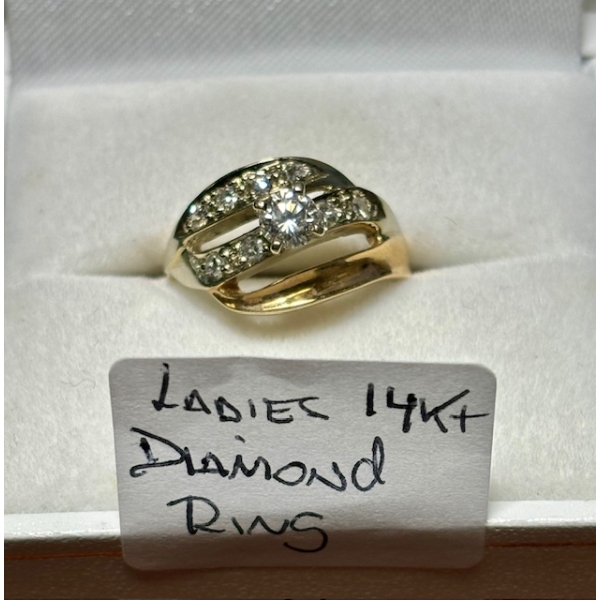 LADIES 14KT DIAMOND RING - SZ 5