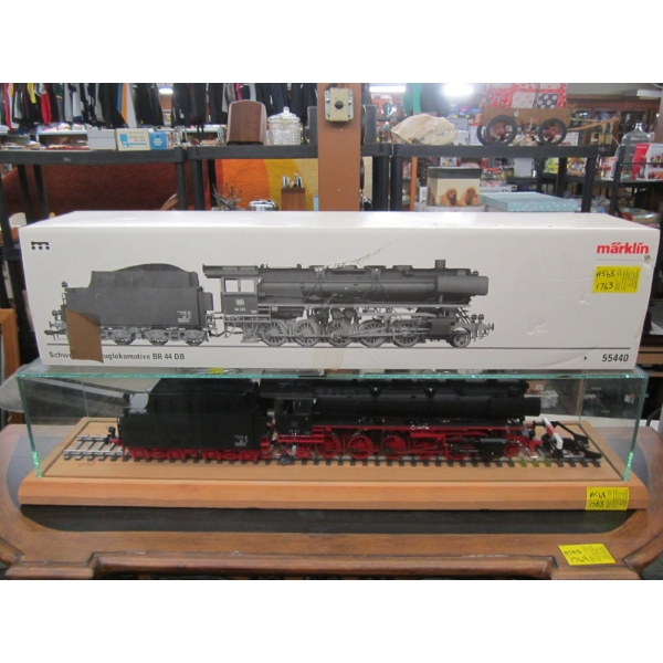 MARKLIN TRAIN ENGINE W/DISPLAY CASE