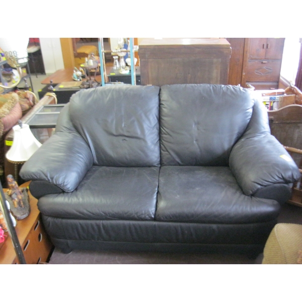 BLACK LEATHER LOVESEAT