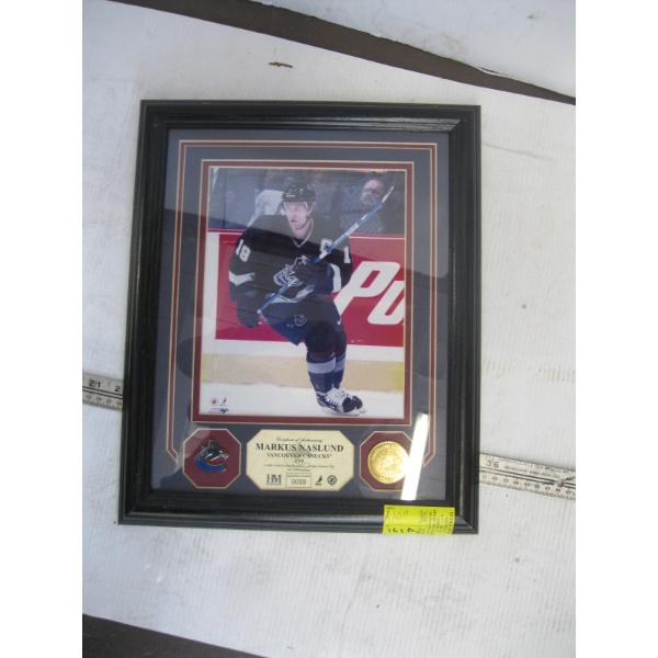 FRAMED MARKUS NASLUND W/ A 24KT GOLD OVERLAY MEDALLION