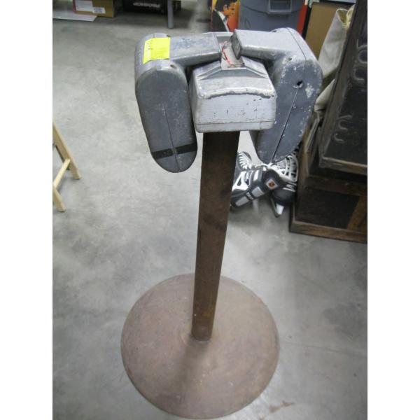 DOUBLE SIDED DRIVE IN THEATRE SPEAKERS W/STAND