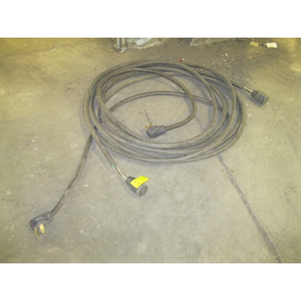 2 HEAVY DUTY 220V EXTENSION CORDS
