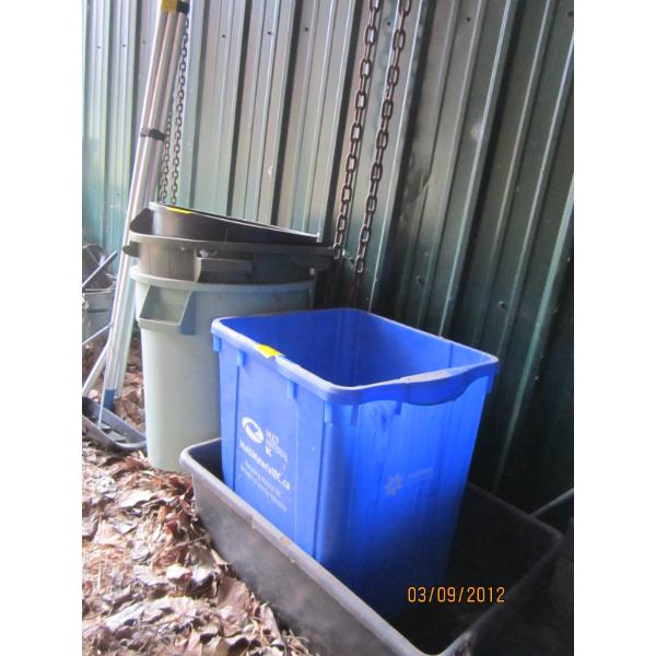 GARBAGE CANS & RECYCLING CONTAINERS
