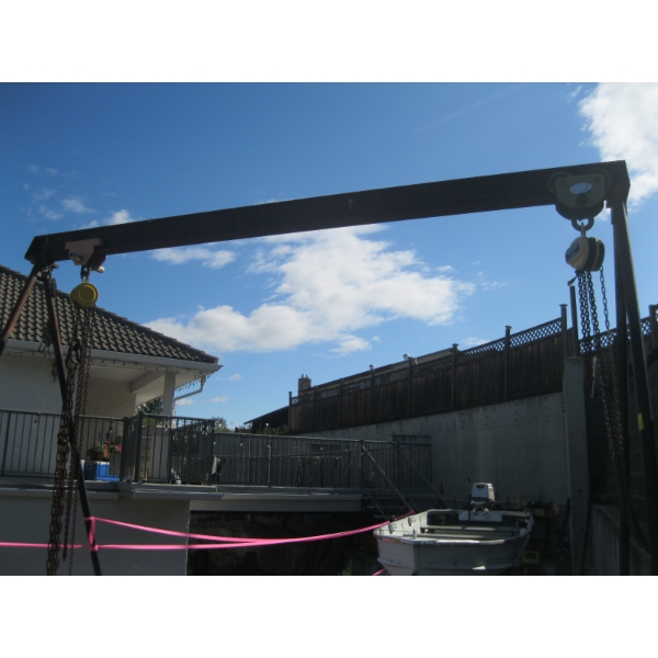 OVERHEAD CRANE W/2 HANGING 1 TON CHAIN HOIST