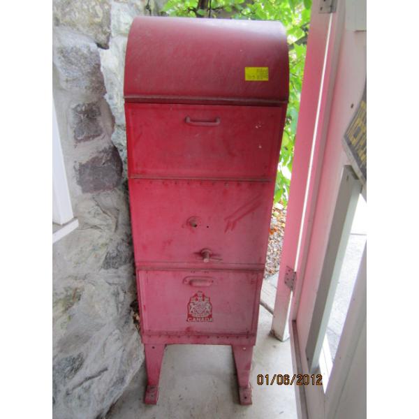 CANADA POST MAILBOX