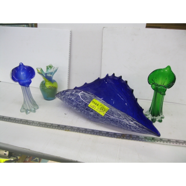 4 PIECES OF GLASSWARE