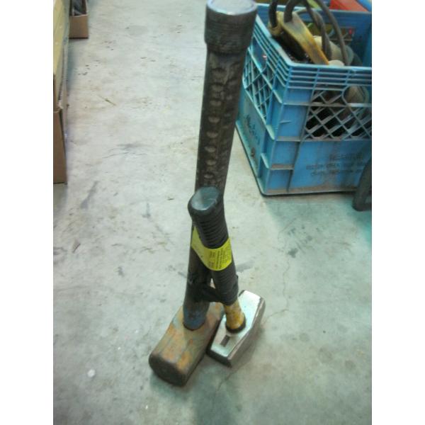 2 SM. SLEDGEHAMMERS