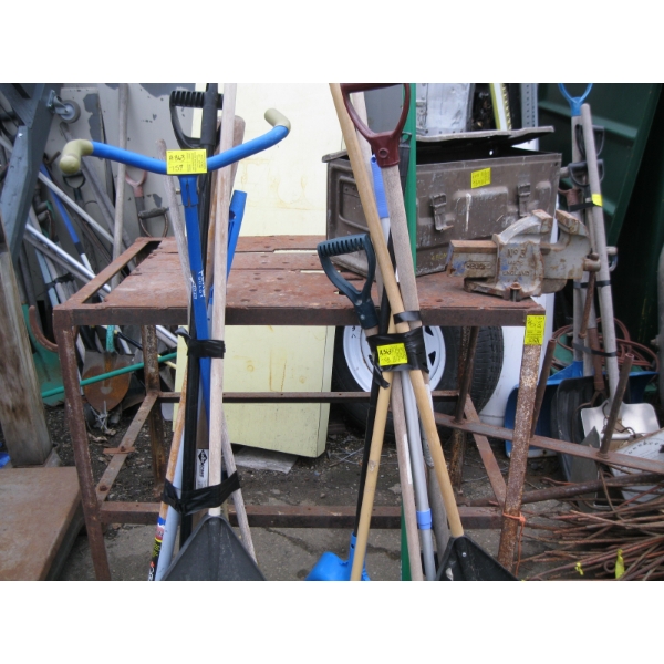 METAL TOP WELDING TABLE W/RECORD 3" BENCH VISE