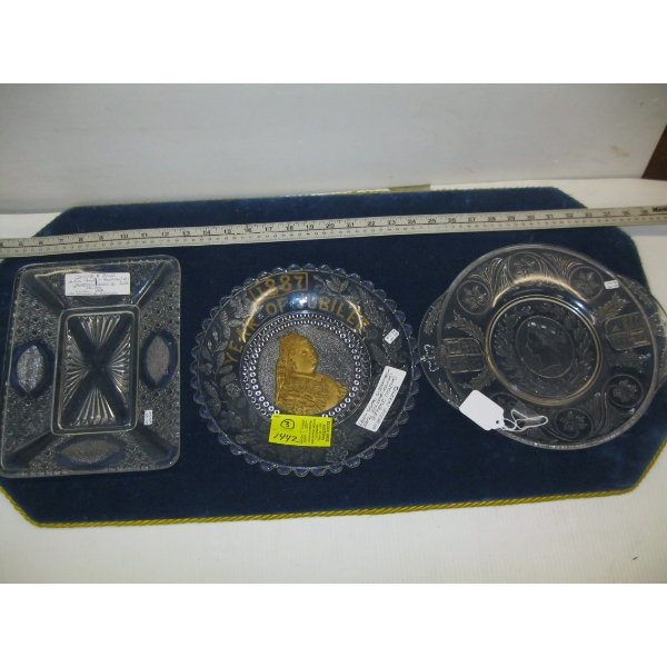 3 VINTAGE GLASS PLATES & STANDS