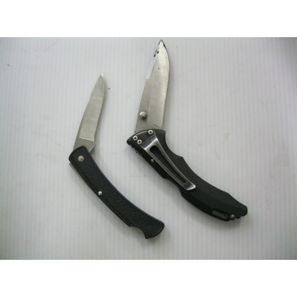 2 BUCK FOLDING KNIVES