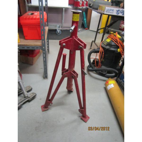 TRIPOD STAND