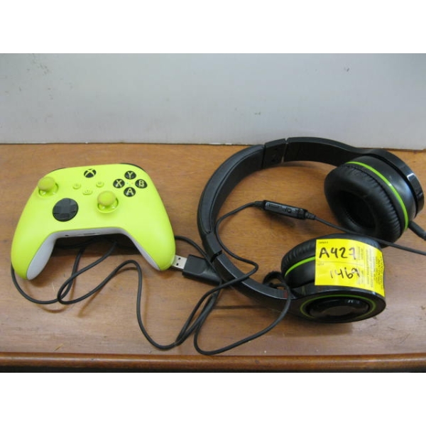 PAIR OF XBOX HEADPHONES & A CONTROLLER