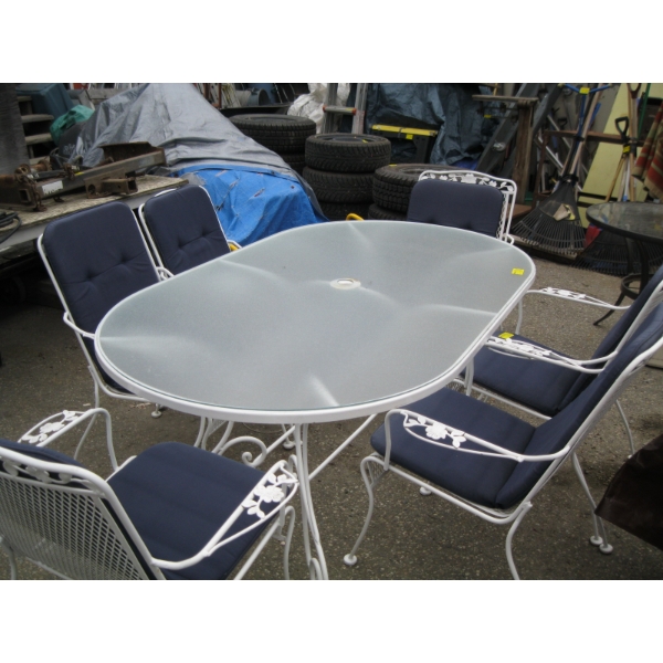 WROUGHT IRON PATIO TABLE W/6 CHAIRS