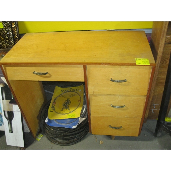 SM. 4 DRAWER WOODEN DESK