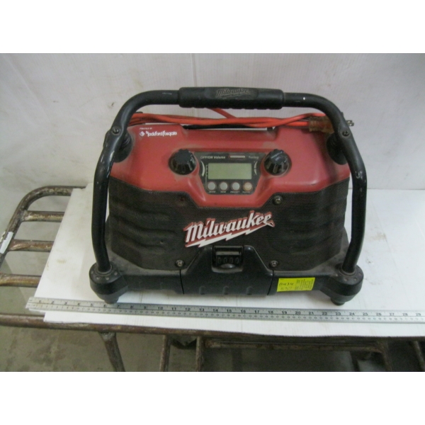 MILWAUKEE 12-28V CHARGER STEREO UNIT