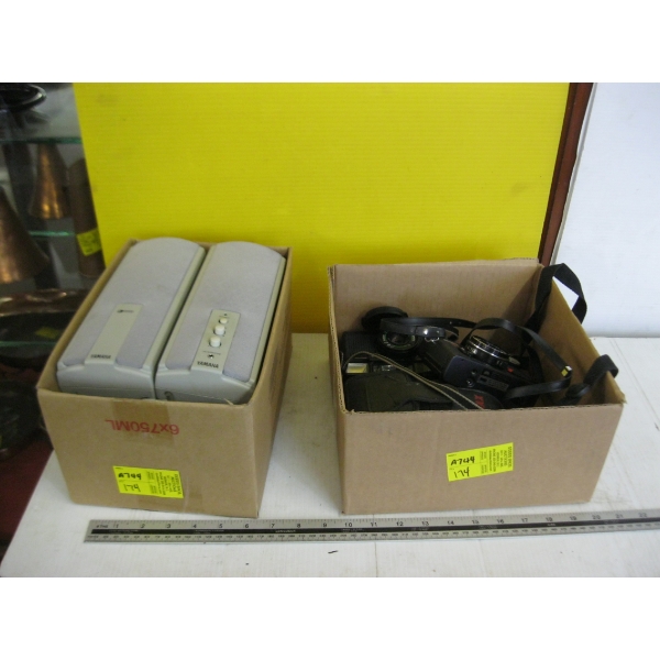 VINTAGE CAMERAS & PAIR OF YAMAHA SPEAKERS