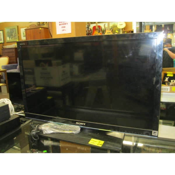 SONY 32" TV W/REMOTE