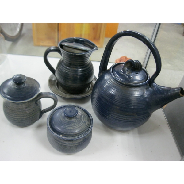 POTTERY - TEAPOT (END BROKEN)