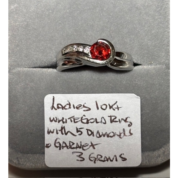 LADIES 10KT WHITE GOLD RING W 5 DIAMONDS & GARNET STONES, 3G, SZ 7 1/4