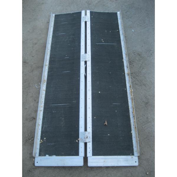 FOLDING RAMP