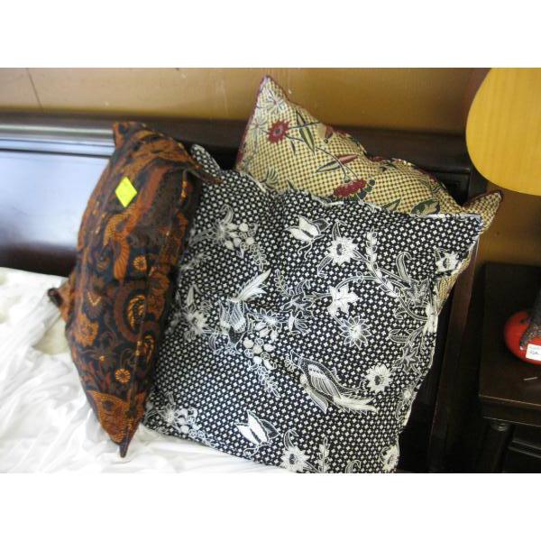 4 LG. DECORATIVE PILLOWS