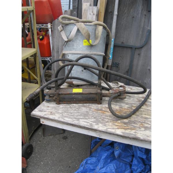HYDRAULIC RAM & 2 PICKER'S BASKETS, TOW ROPE, ETC.