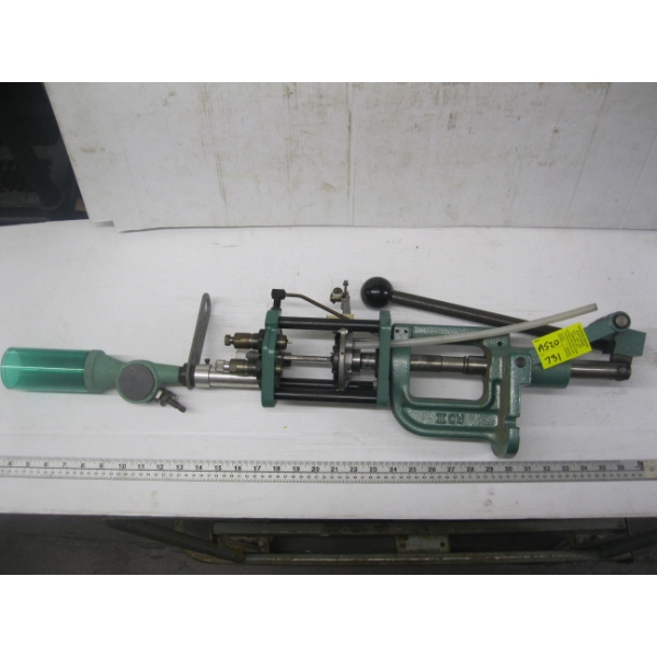 RCBS RELOADING PRESS W/SET OF DIES