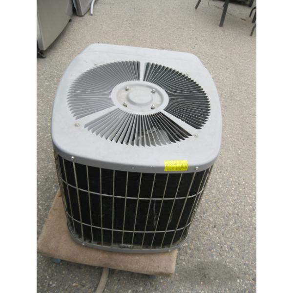 CARRIER AIR CONDITIONING UNIT