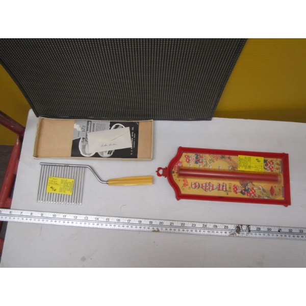 VINTAGE CAKE CUTTER & DIME THERMOMETER BANK