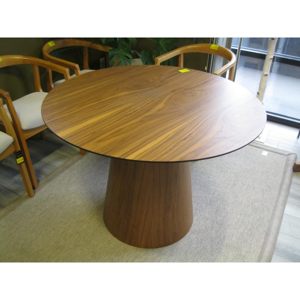 WALNUT ROUND DINING TABLE W/SINGLE PEDESTAL