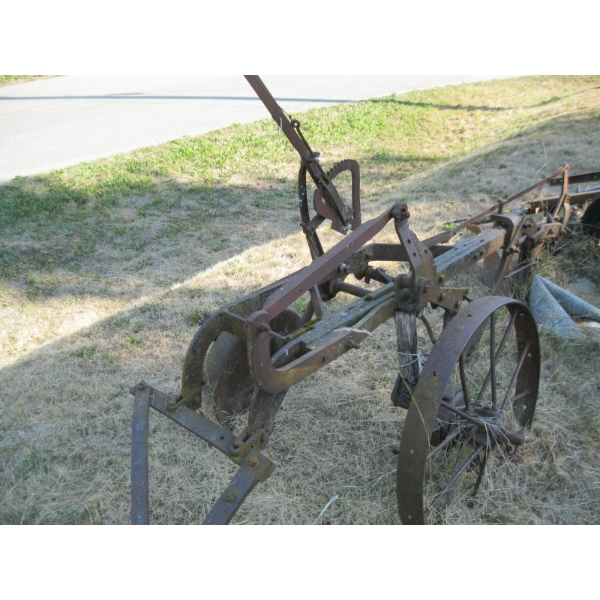 SINGLE BOTTOM PLOW  