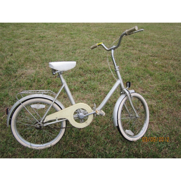 FOLDING BICYCLE