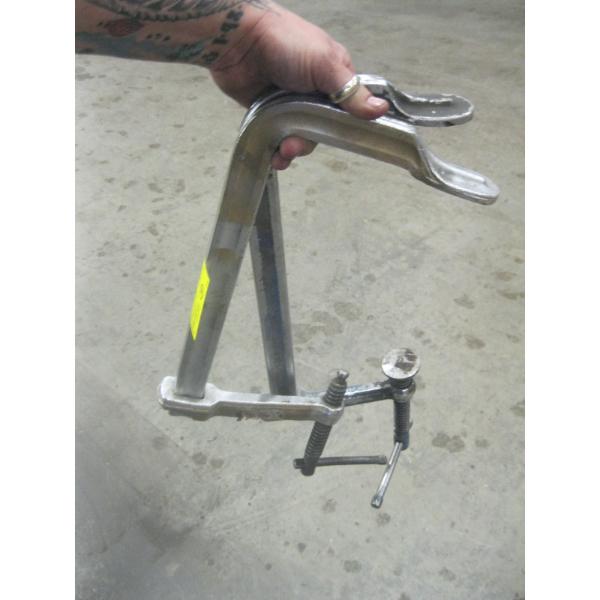 2 SLIDING CLAMPS