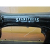 Image 3 : SEAMSTRESS ROTARY SEWING MACHINEIN CABINET